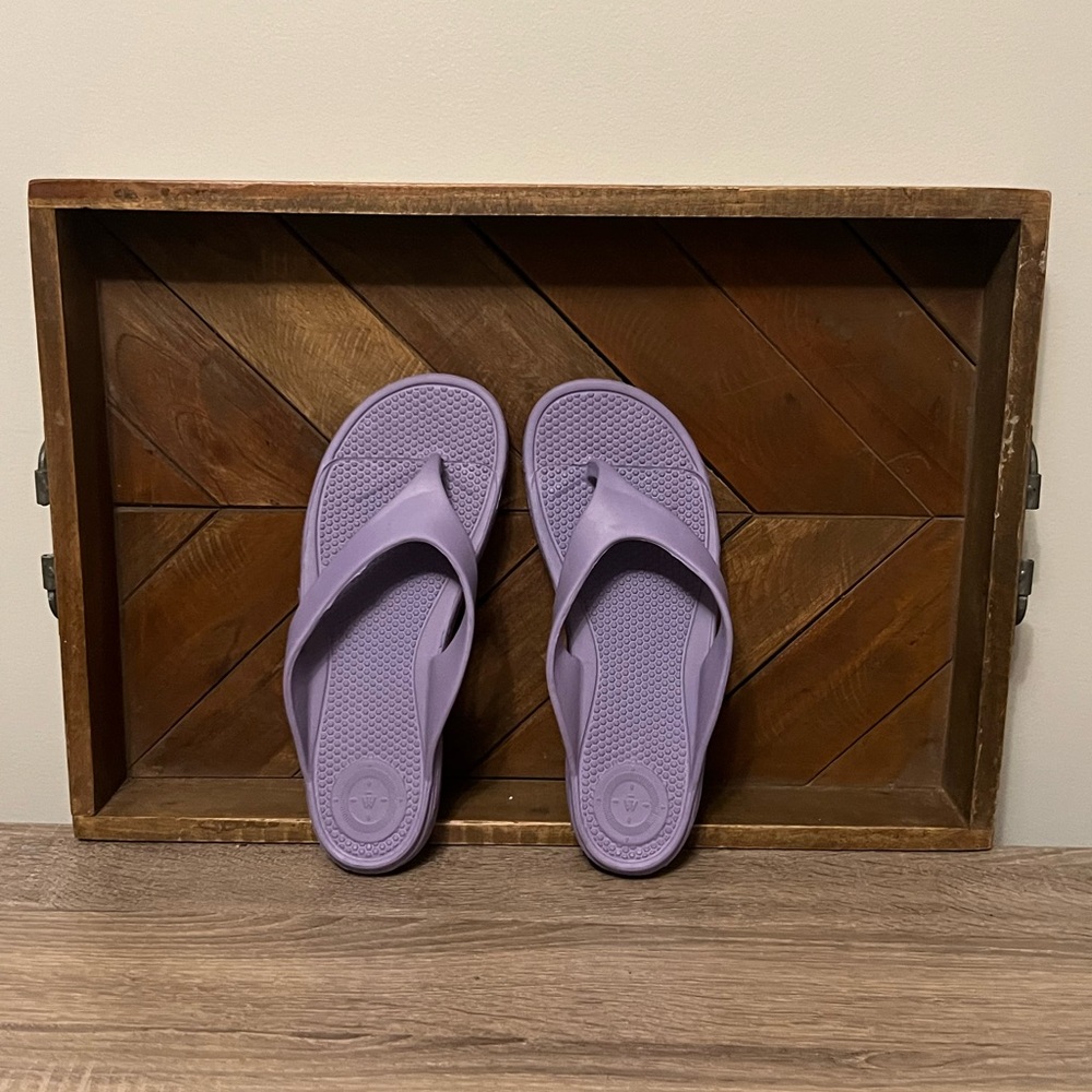 Totes Womens Sol Bounce Ara Flip Flop in Purple Size 8